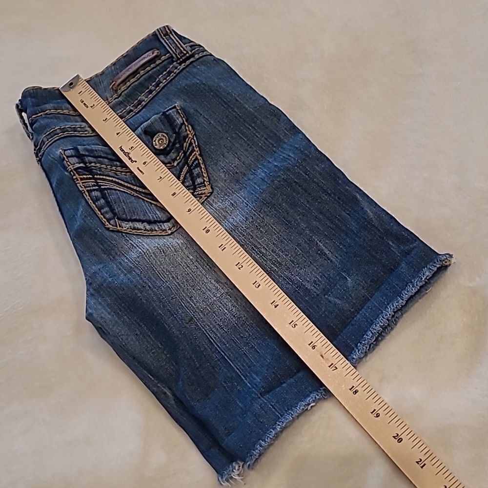 Almost famous sz 5 distressed denim shorts - Picture 5 of 6